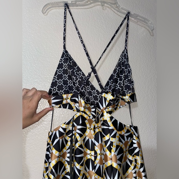 NWT HOUSE OF HARLOW CUT OUT DRESS, size SMALL in BLACK/WHITE - Picture 6 of 8